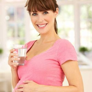 Pregnant-lady-drinking-water